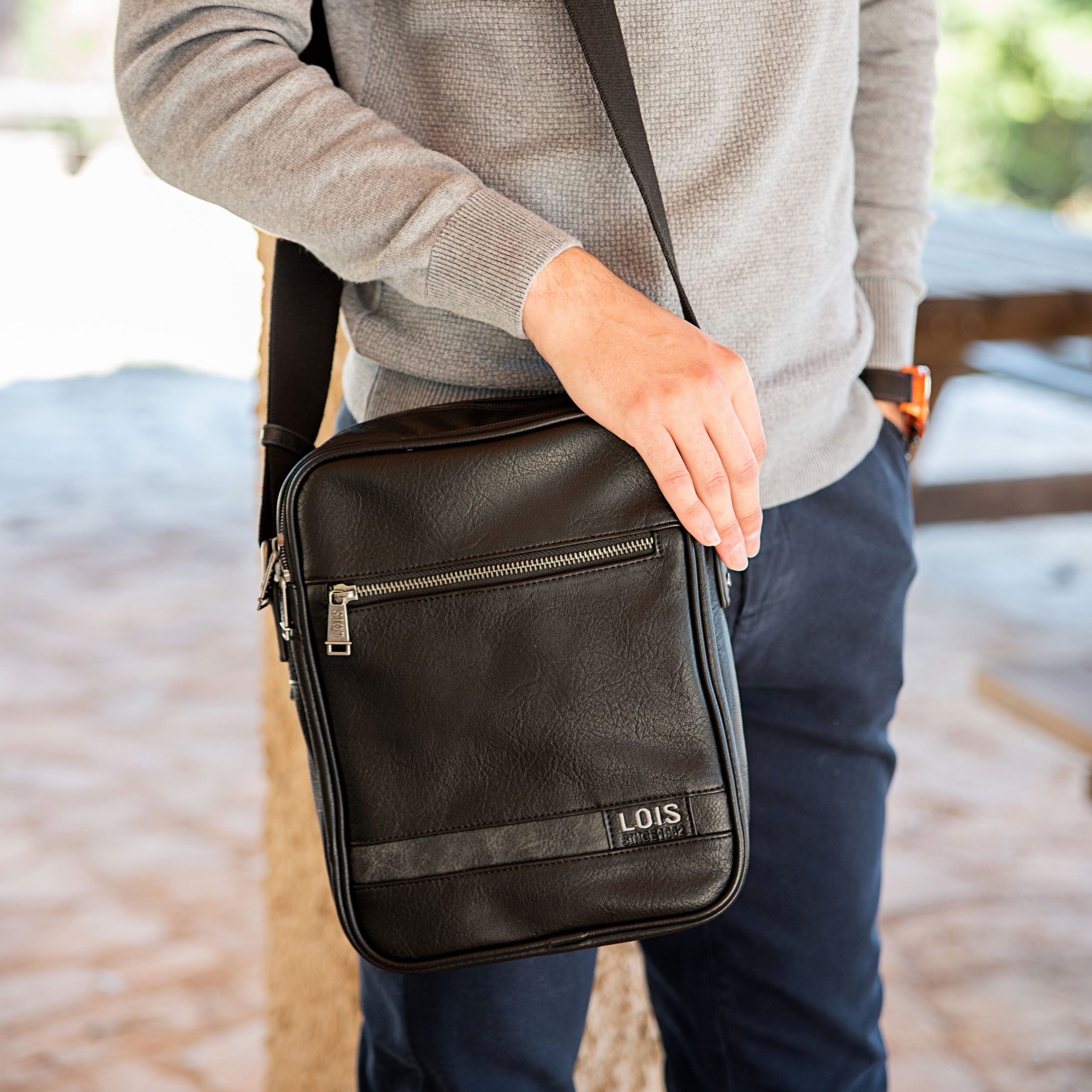 bandolera de hombre con doble cremallera de Loiis 310226 modelo