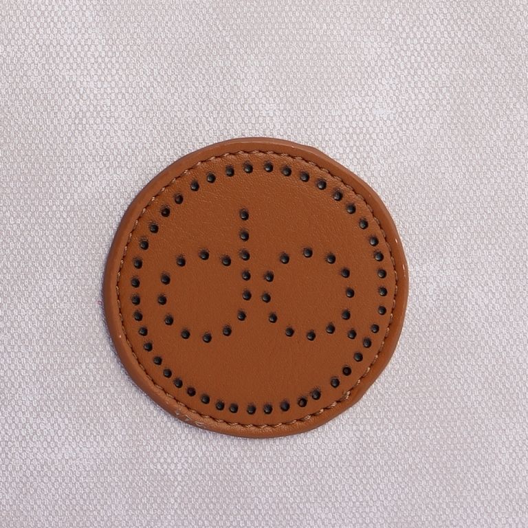 Bandolera don algodón marfil detalle de la marca
