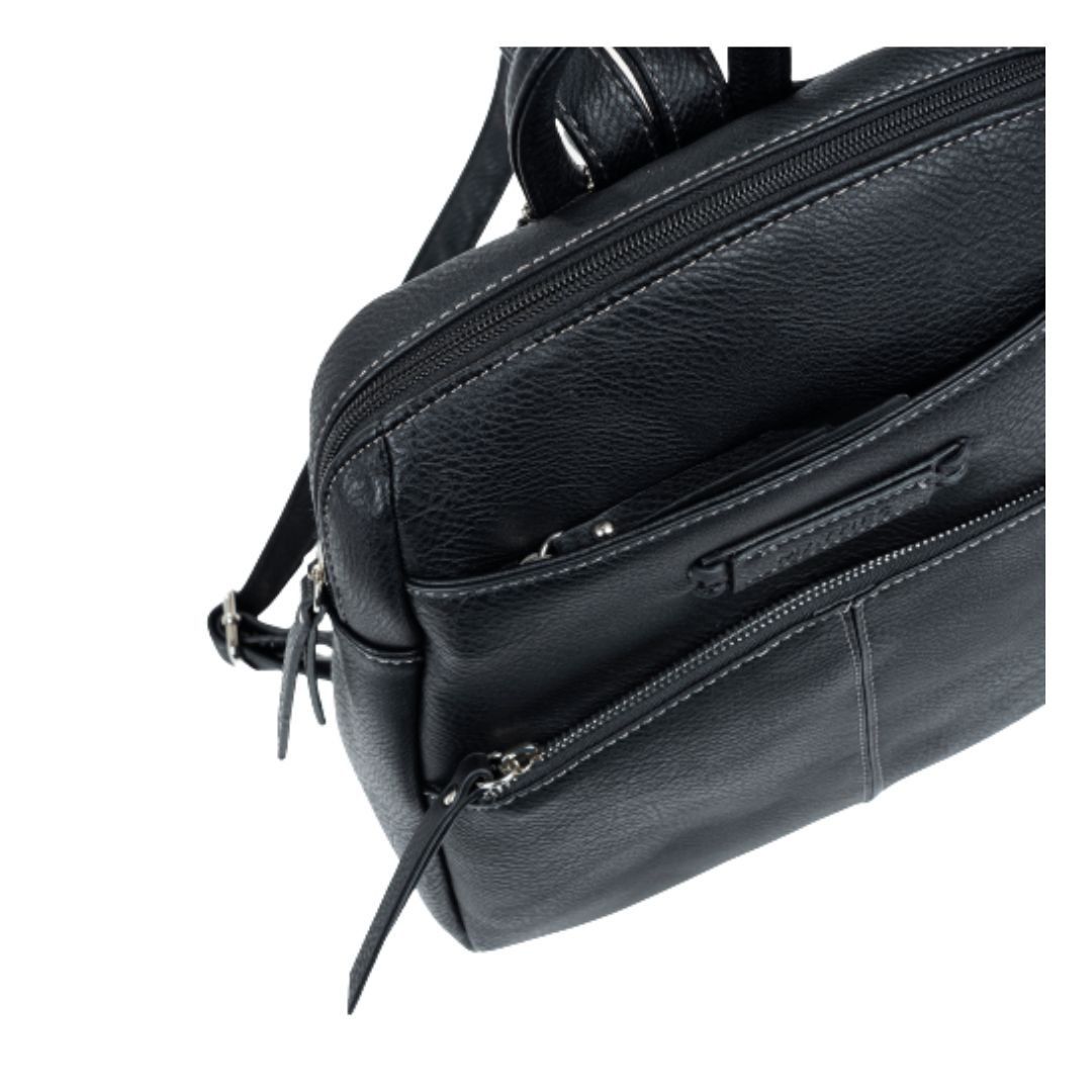 Mochila negra con bolsillos Matties detalle de bolsos delanteros Mochila negra con bolsillos Matties detalle de bolsos delanteros