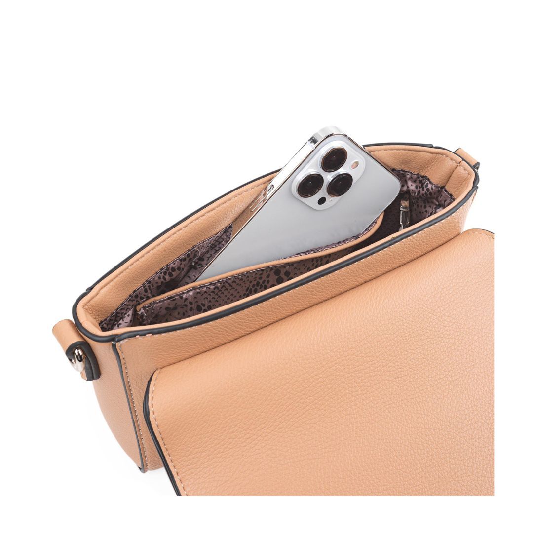 Bolso bandolera de mujer con solapa Cimarron camel capacidad Bolso bandolera de mujer con solapa Cimarron camel capacidad