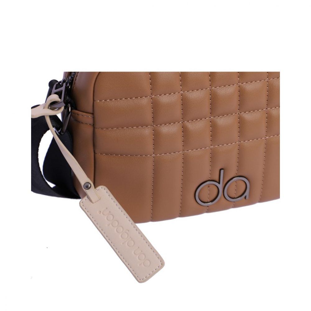 Bolso bandolera pequeño Don Algodon camel detalle del logo