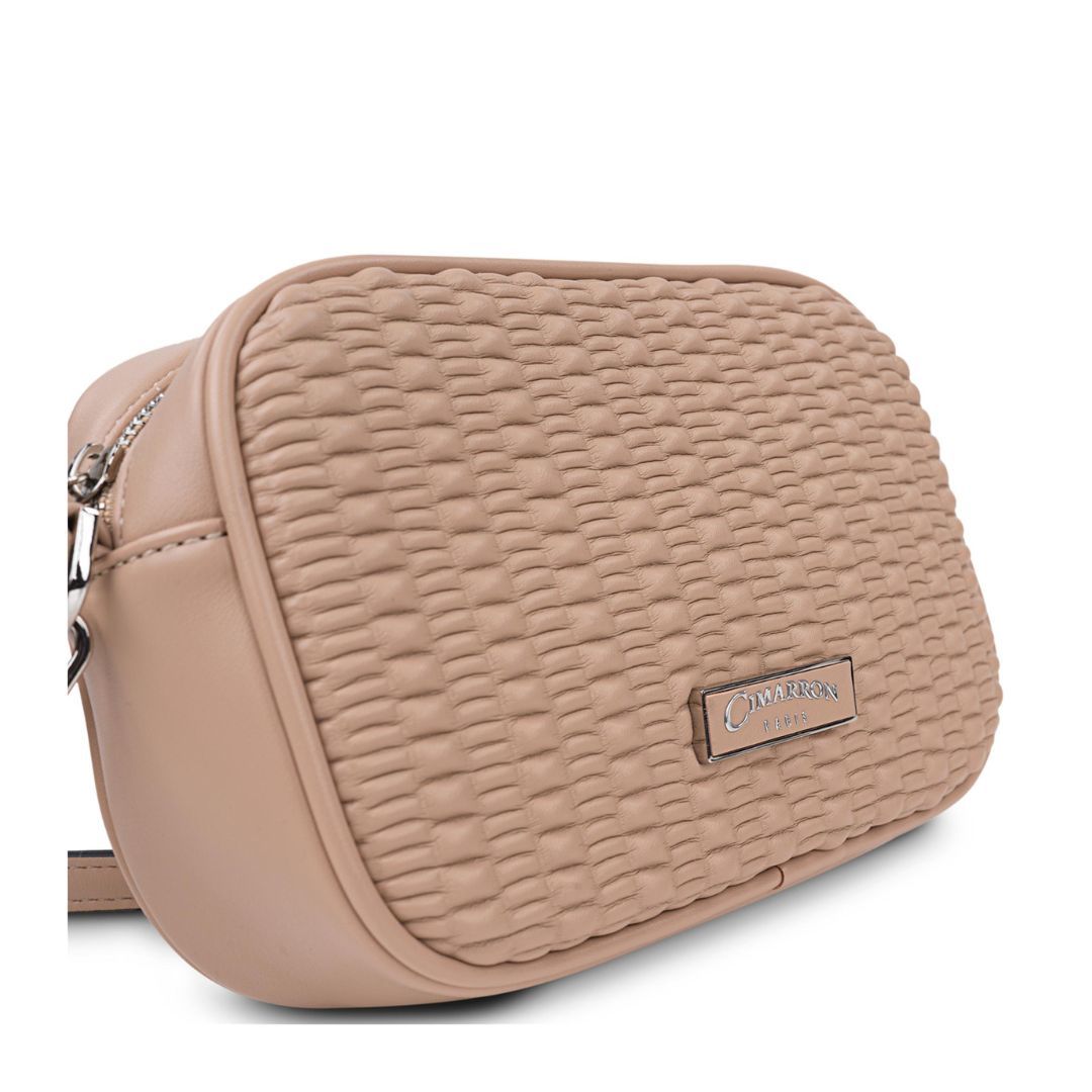 Bolso bandolera de mujer drapeado de Cimarron detalle frontal beige