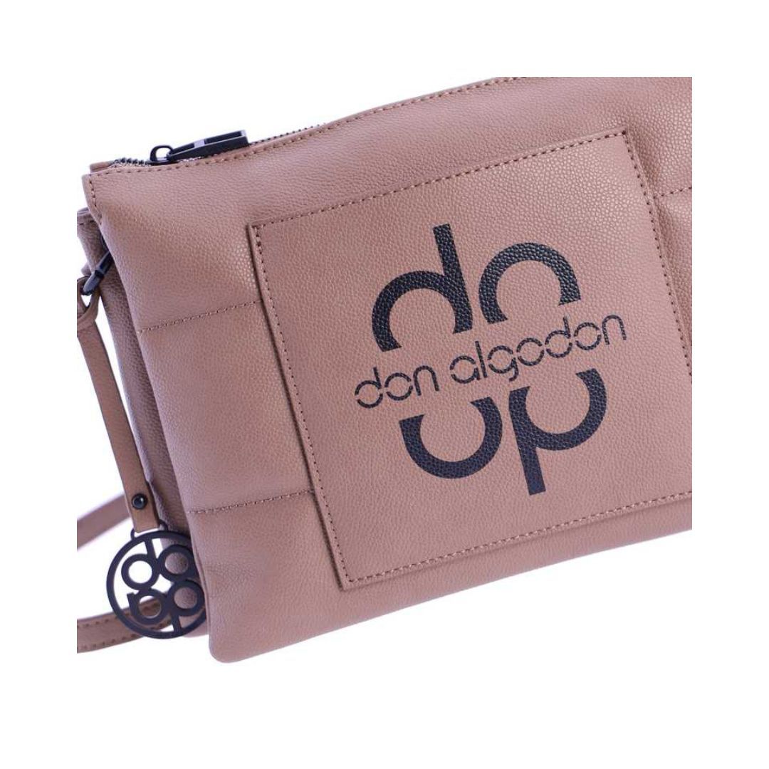 Bolso bandolera Don Algodon triple compartimento camel detalle de logo Bolso bandolera Don Algodon triple compartimento camel detalle de logo