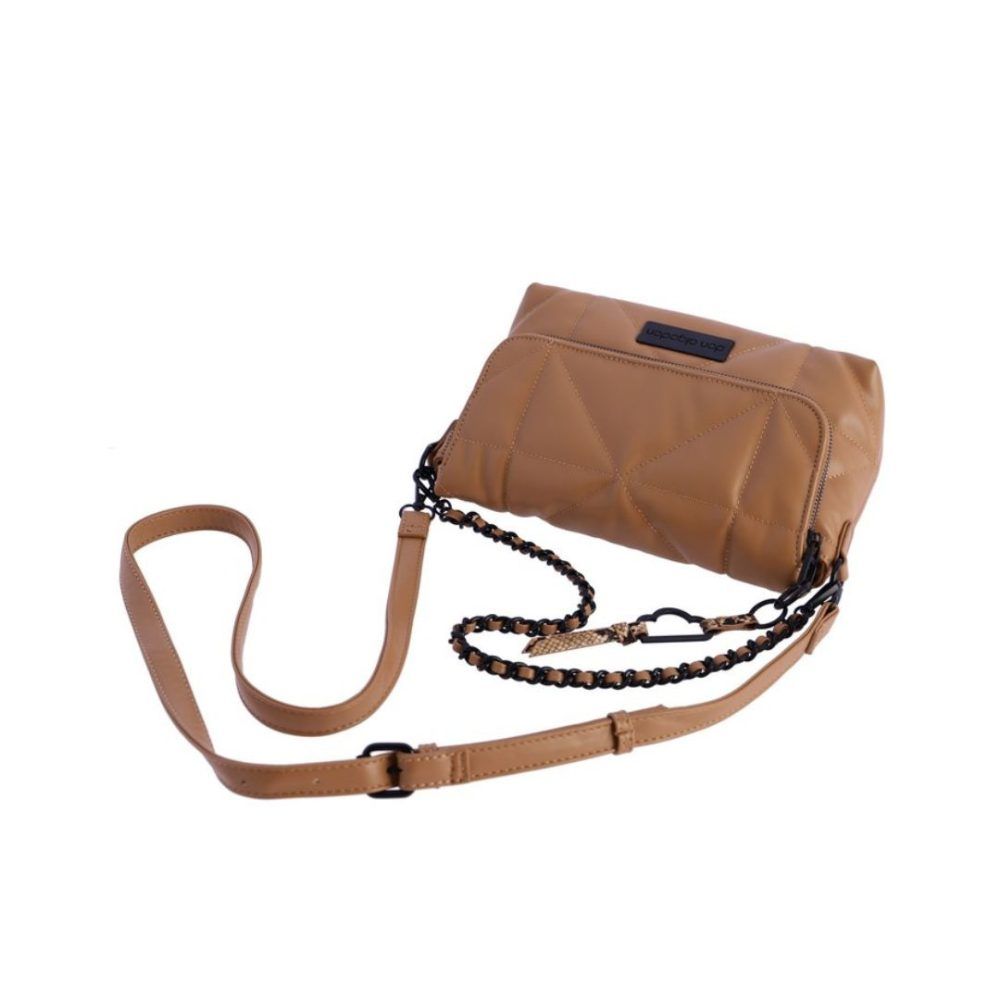 Bolso Don Algodón acolchado con solapa camel detalle de correas