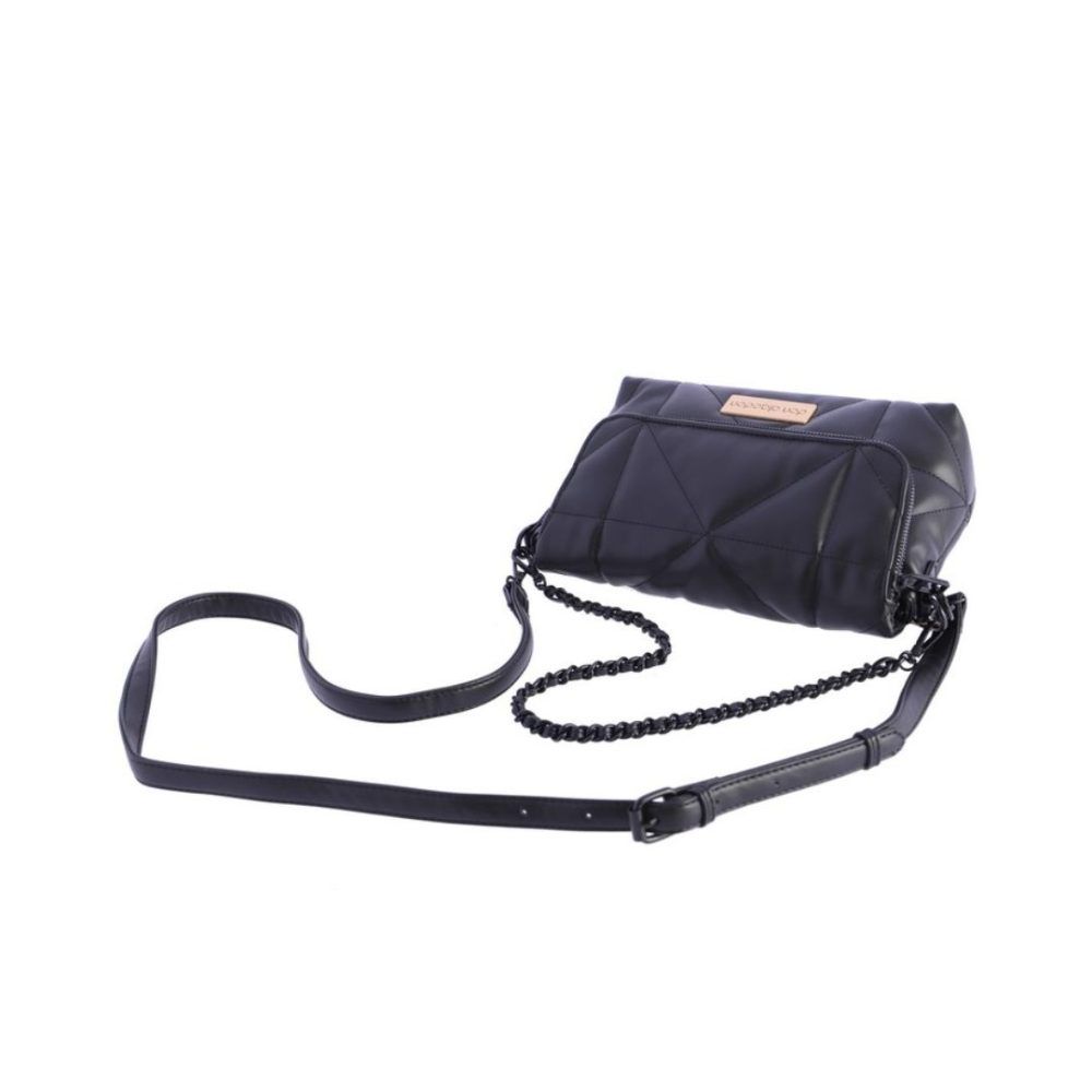 Bolso Don Algodón acolchado con solapa negro detalle de correas