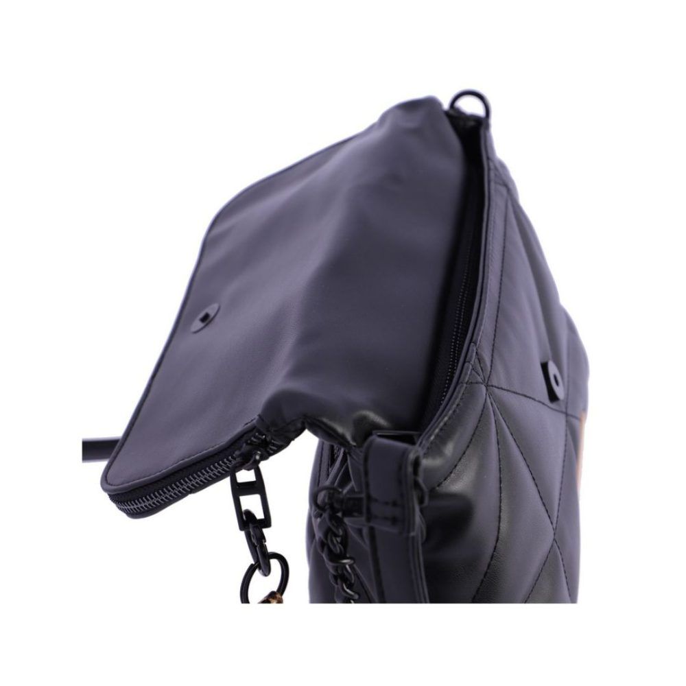 Bolso Don Algodón acolchado con solapa negro detalle de tapeta