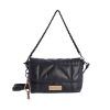 Bolso Don Algodón acolchado con solapa negro frontal Bolso Don Algodón acolchado con solapa negro frontal