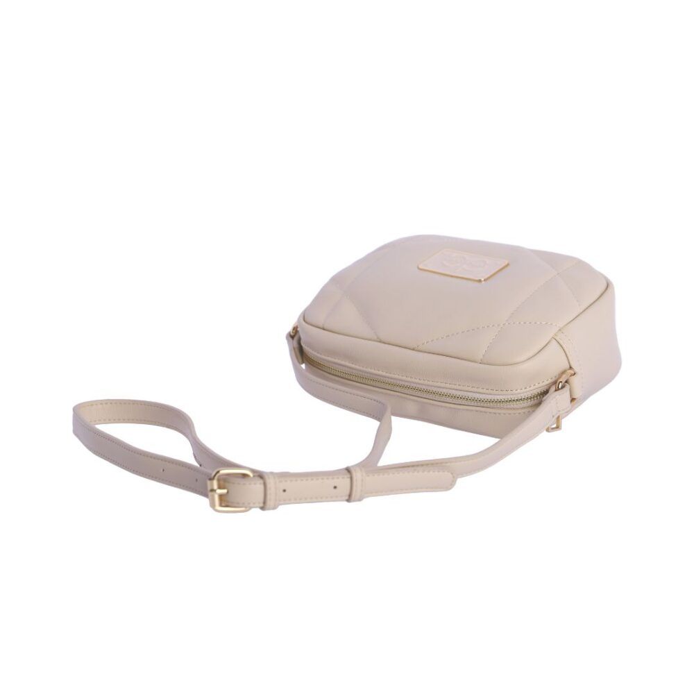 Bolso beige acolchado don algodon detalle de bandolera