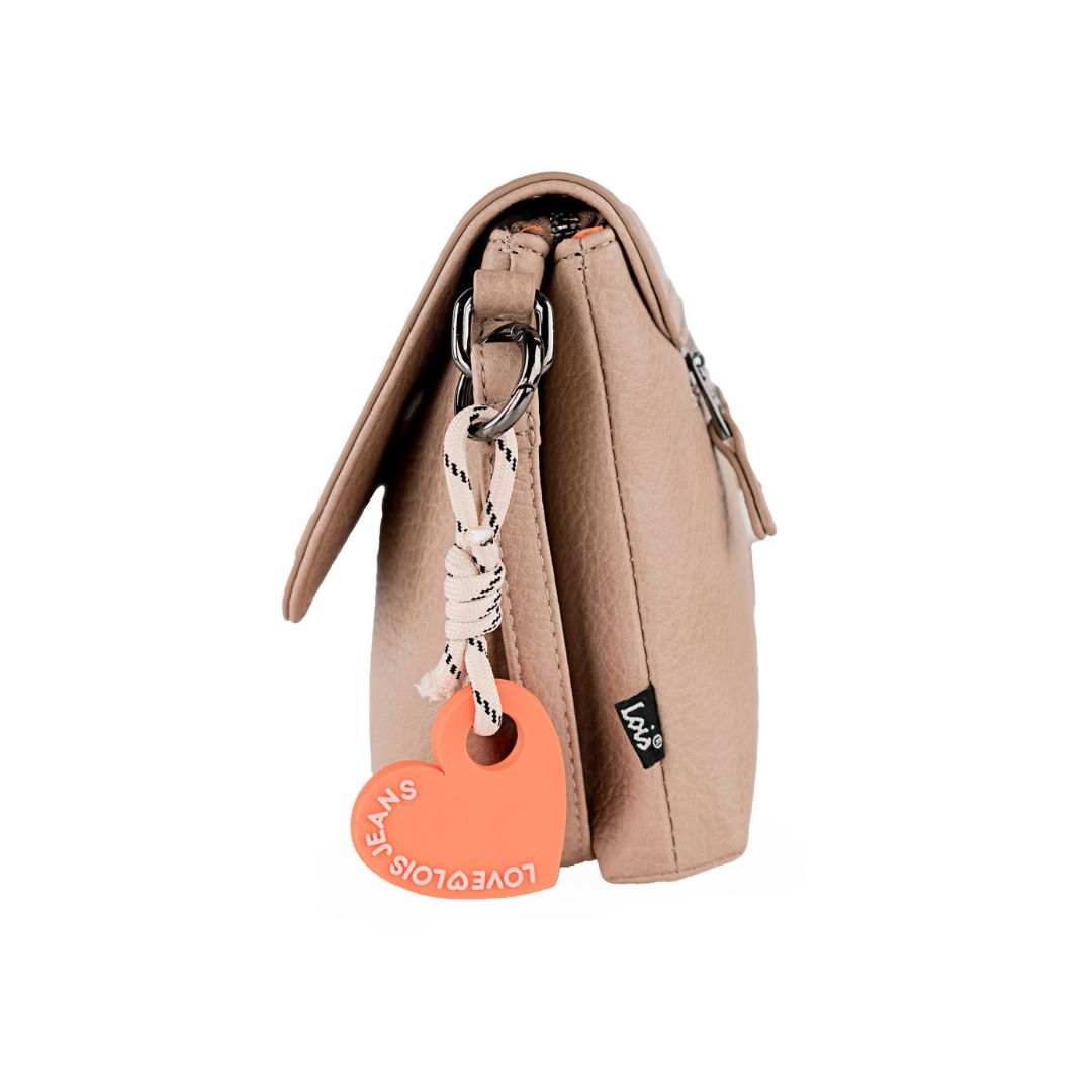 Bolso bandolera Lois con solapa beige lateral