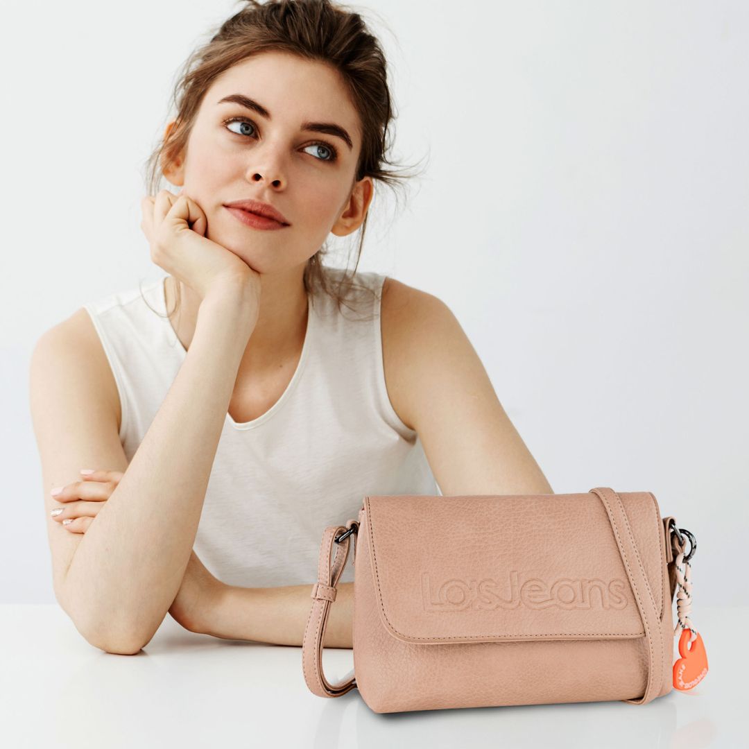 Bolso bandolera Lois con solapa beige probado