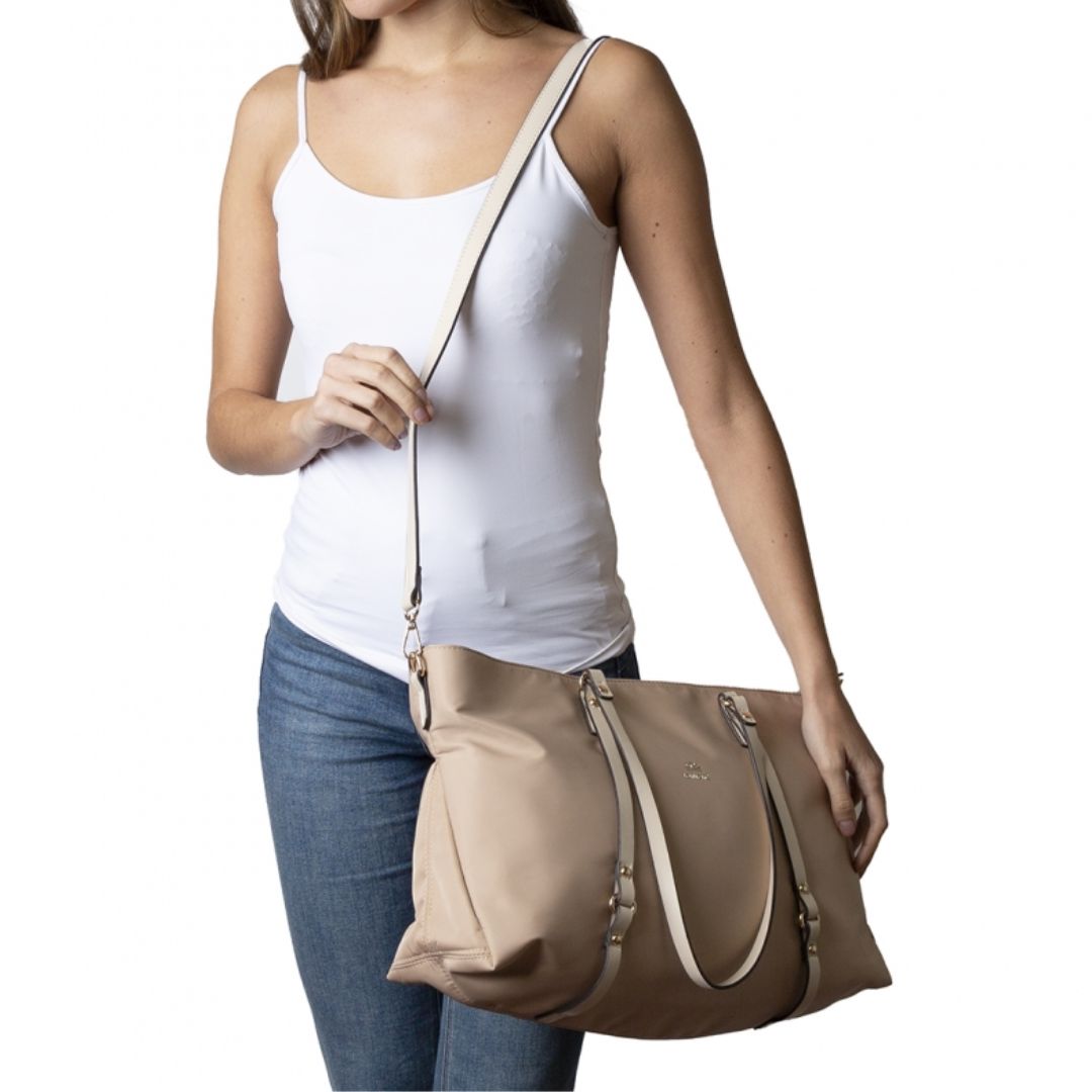 Bolso shopping beige Tantred colgado del hombro
