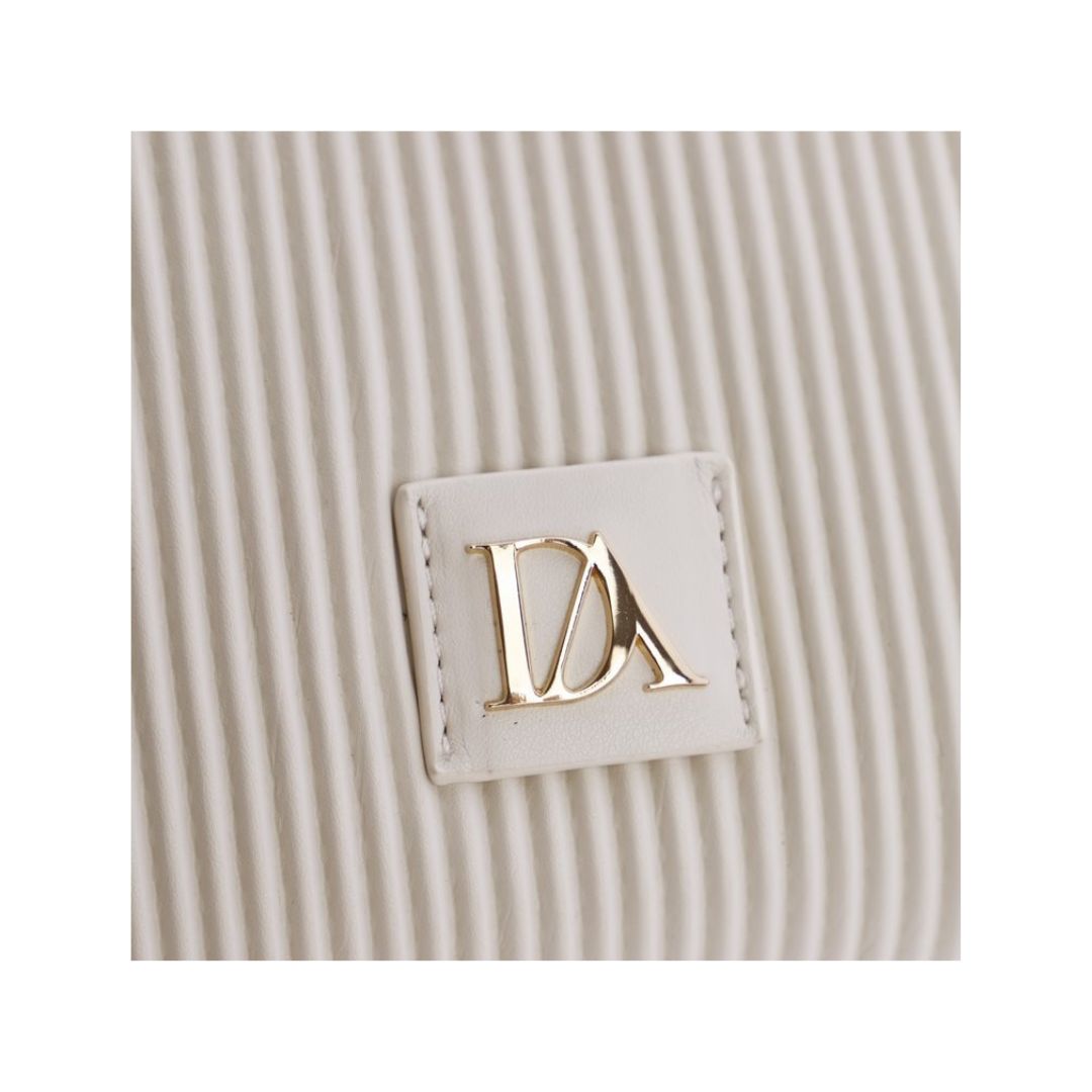 Bolso Don Algodon plisado detalle de logo