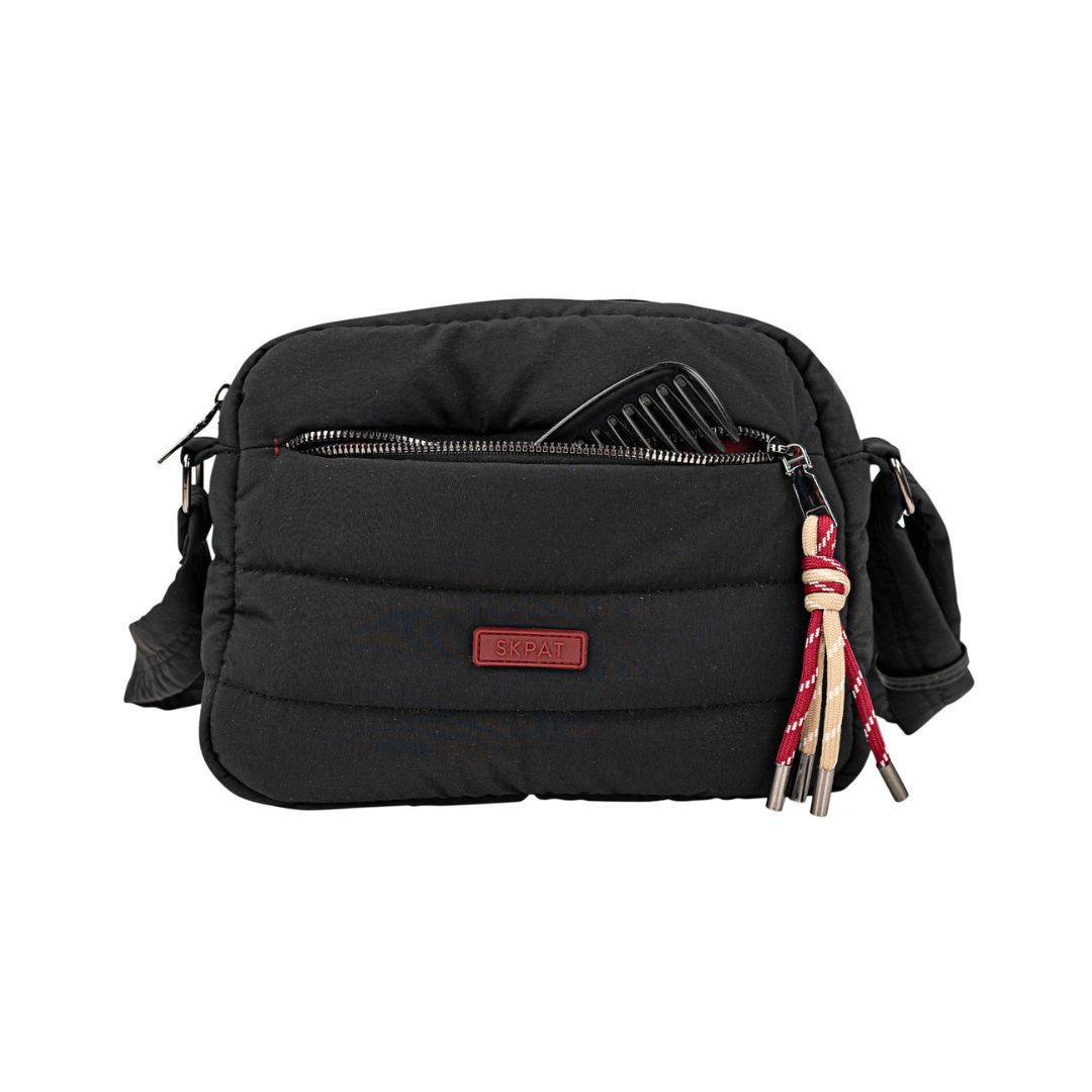 Bolso bandolera acolchado skpat negro detalle de bolso frontal Bolso bandolera acolchado skpat negro detalle de bolso frontal