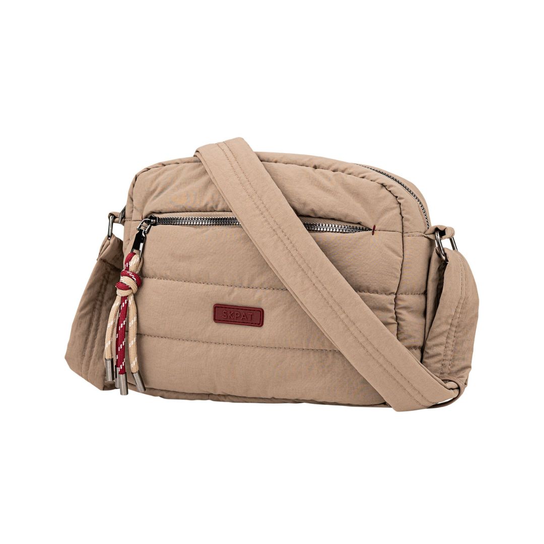 Bolso bandolera acolchado skpat taupe detalle de bandolera Bolso bandolera acolchado skpat taupe detalle de bandolera
