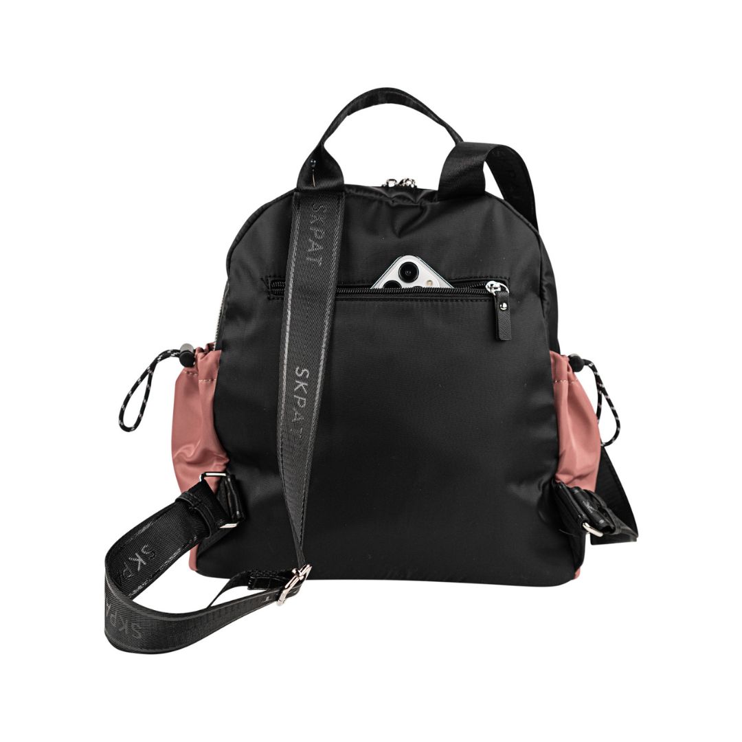 Mochila Skpat bicolor detalle de bolso trasero Mochila Skpat bicolor detalle de bolso trasero