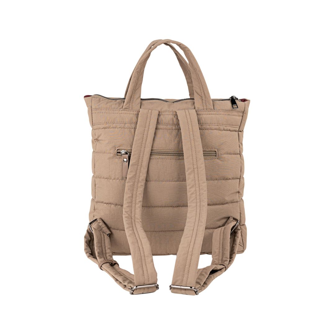 Mochila acolchada Skpat taupe detalle de correas Mochila acolchada Skpat taupe detalle de correas